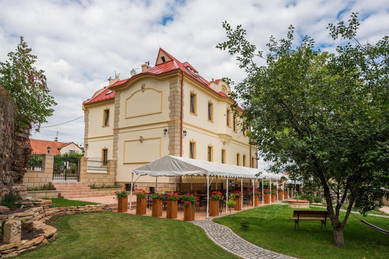 Villa Libosad Йичин Экстерьер фото