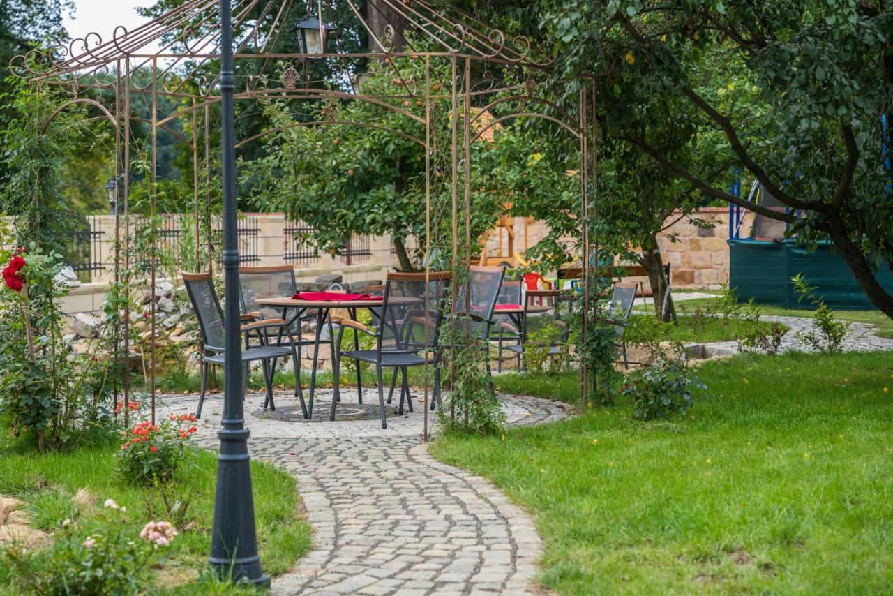 Villa Libosad Йичин Экстерьер фото
