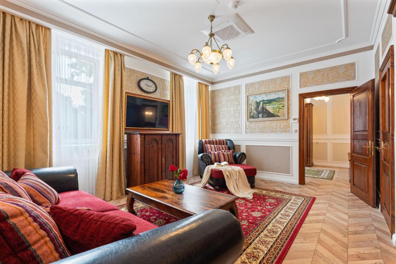 Villa Libosad Йичин Экстерьер фото