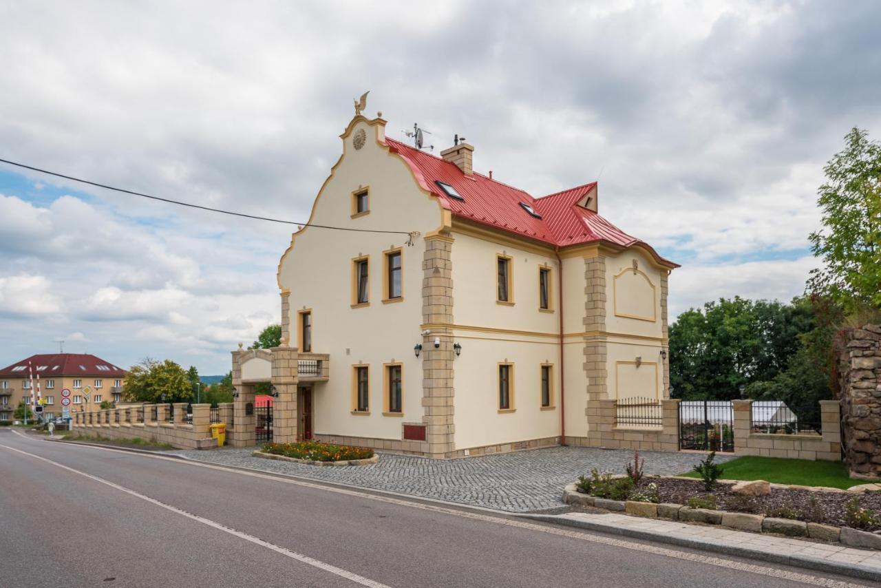Villa Libosad Йичин Экстерьер фото